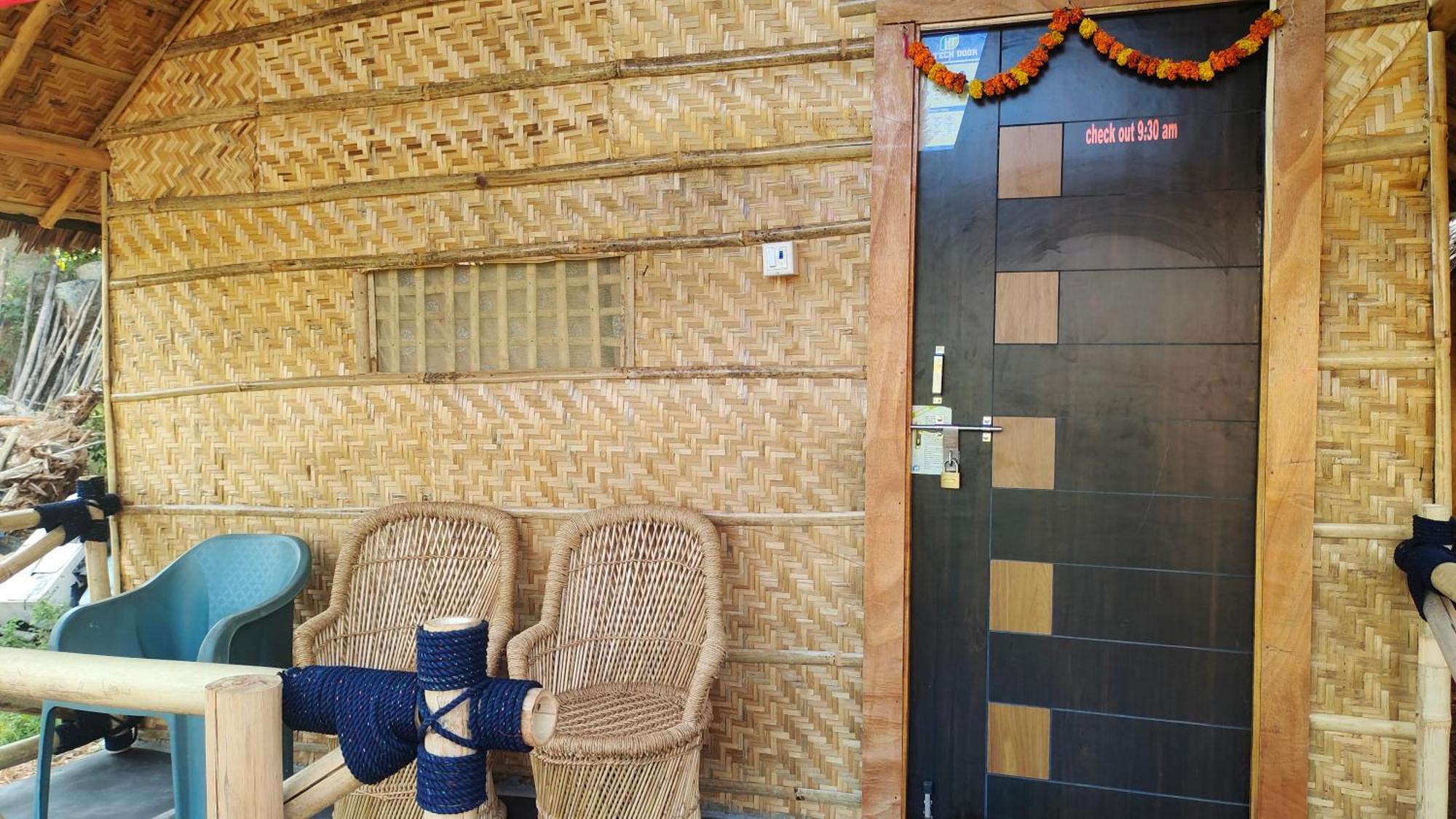 Waterfall Guesthouse Hampi Exterior foto